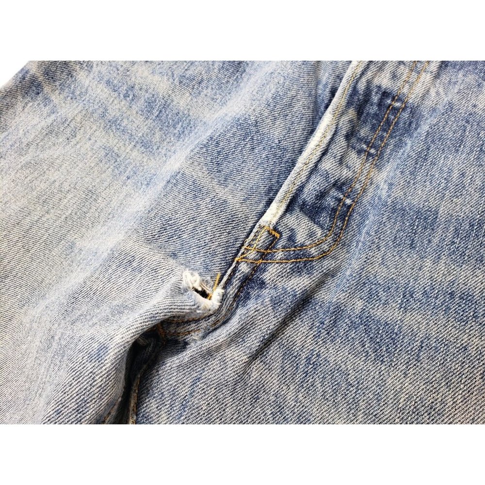 Levis 501 Mens Jeans Straight Leg Button Fly Light Wash Distressed Size 33x32 - Picture 3 of 10